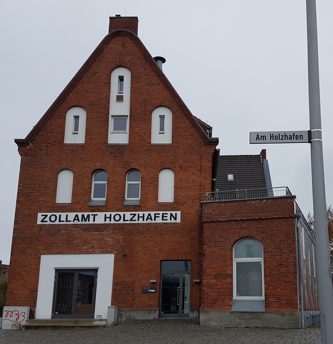 Staßenschild: Am Holzhafen