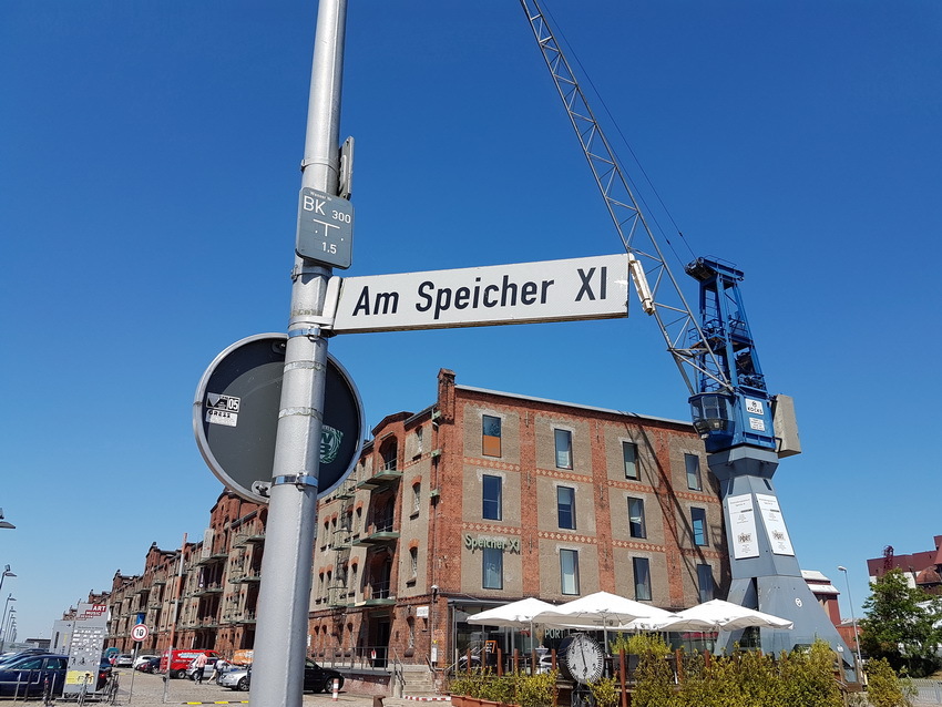 Strassenschild: Am Speicher XI Strassenschild: Am Speicher XI