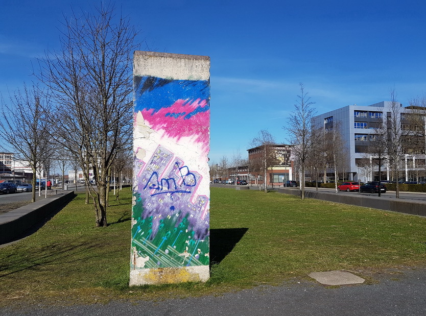 Ueberbleibsel aus vergangenen Zeiten - Ein Stück Berliner Mauer in der Ueberseestadt