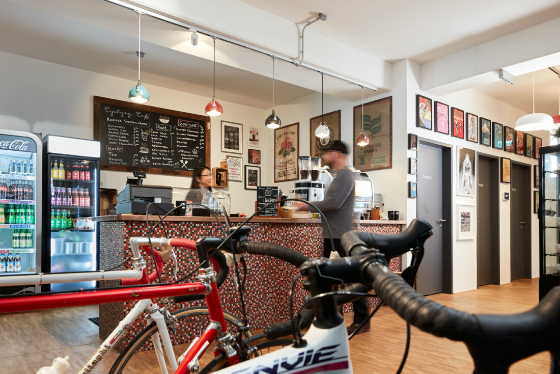 Cycyling: Fahrradcafé in der Bremer Überseestadt