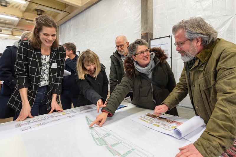 Eindrücke bei der "Gläsernen Werkstatt" zur Quartiersentwicklung der Überseeinsel Eindrücke bei der "Gläsernen Werkstatt" zur Quartiersentwicklung der Überseeinsel