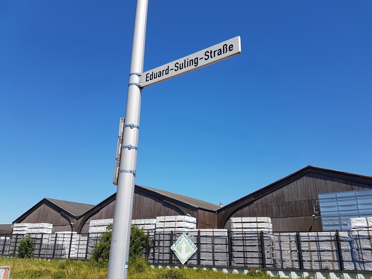 Straßenschild: Eduard-Suling-Straße Straßenschild: Eduard-Suling-Straße