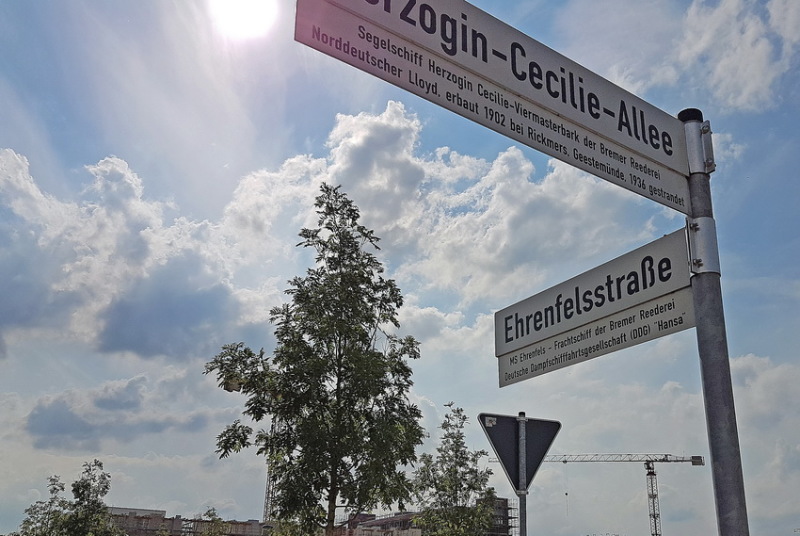 Straßenschild in der Überseestadt: Ehrenfelsstraße