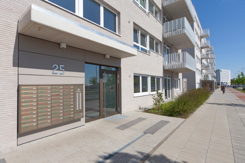 Eingangsbereich des Wohnkomplexes an der Marcuskaje in der Überseestadt Eingangsbereich des Wohnkomplexes an der Marcuskaje in der Überseestadt