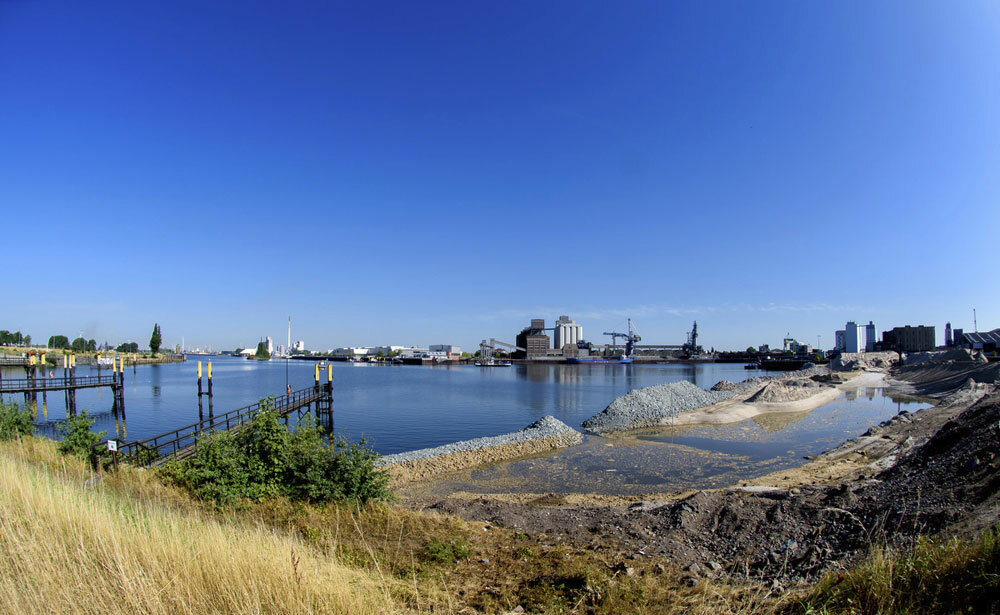 Bauarbeiten am Hochwasserschutz-Projekt "Waller Sand"