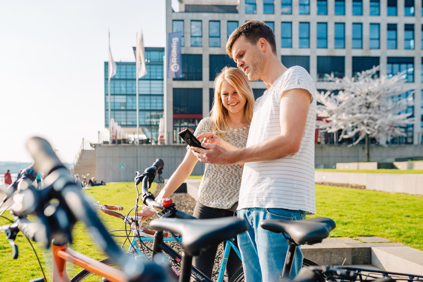 Fahrradfahrer in der Überseestadt