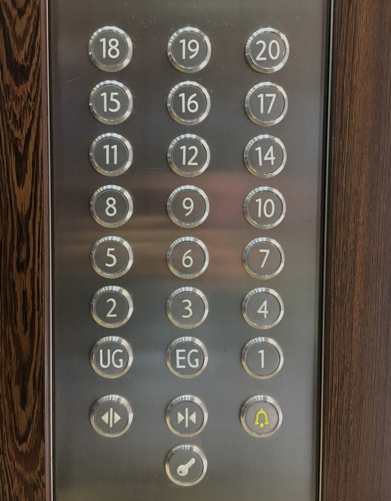 Fahrstuhl-Tastatur im Landmark-Tower Fahrstuhl-Tastatur im Landmark-Tower