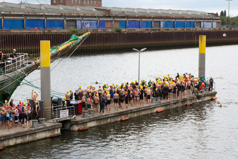 Teilnehmende am Gewoba City Triathlon Bremen Teilnehmende am Gewoba City Triathlon Bremen