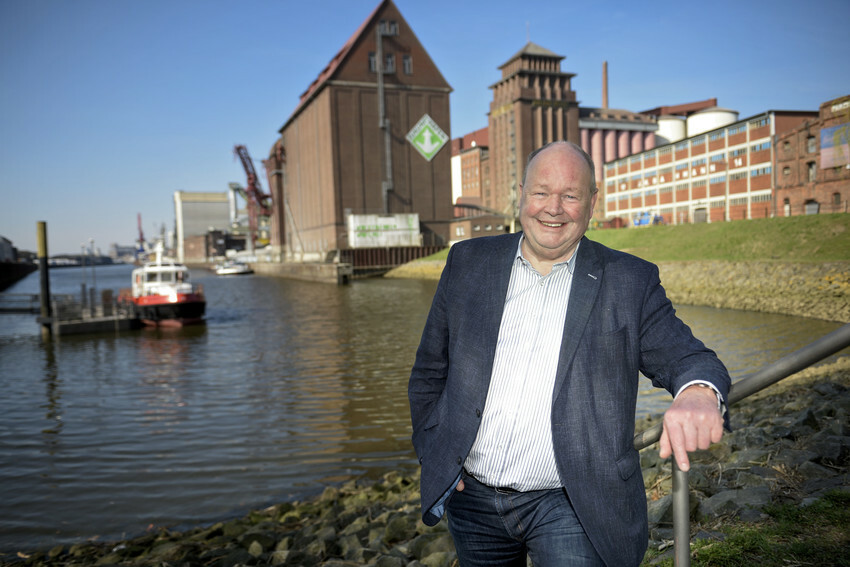 Dr. Heiner Heseler am Holz- und Fabrikenhafen