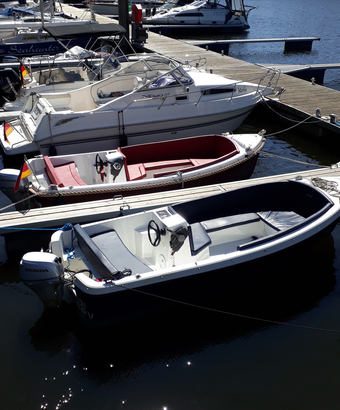 Die Motorboote der Hansa-Charter Motorbootvermietung liegen in der Marina Europahafen.