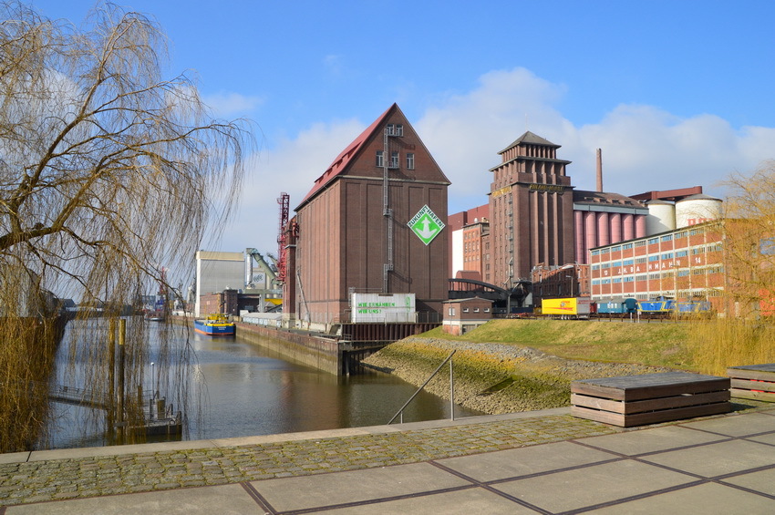 Der Holz- und Fabrikenhafen in der Überseestadt