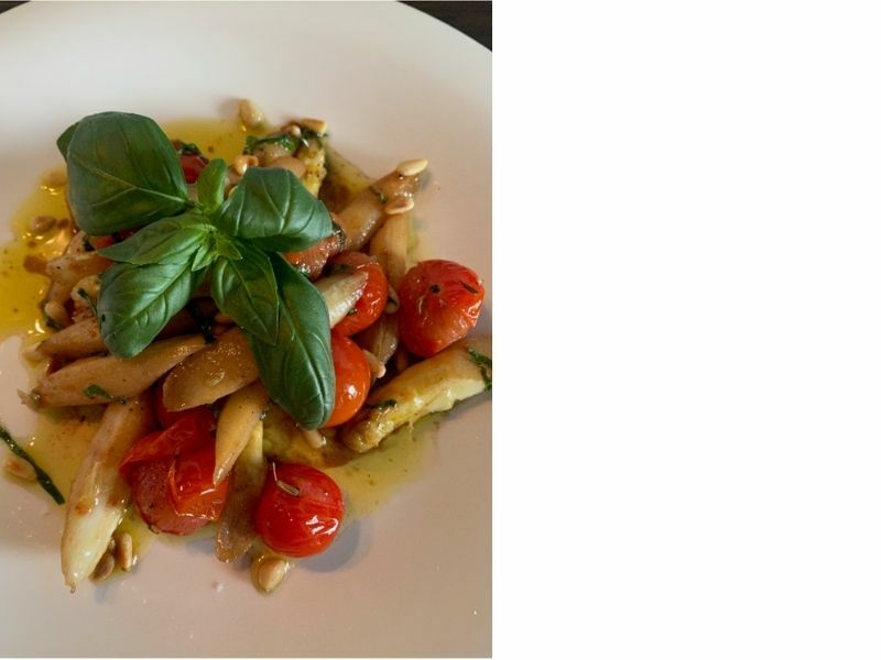 Spargel-Antipasti mit Kirschtomaten, Fenchelsamen und Kapern Spargel-Antipasti mit Kirschtomaten, Fenchelsamen und Kapern