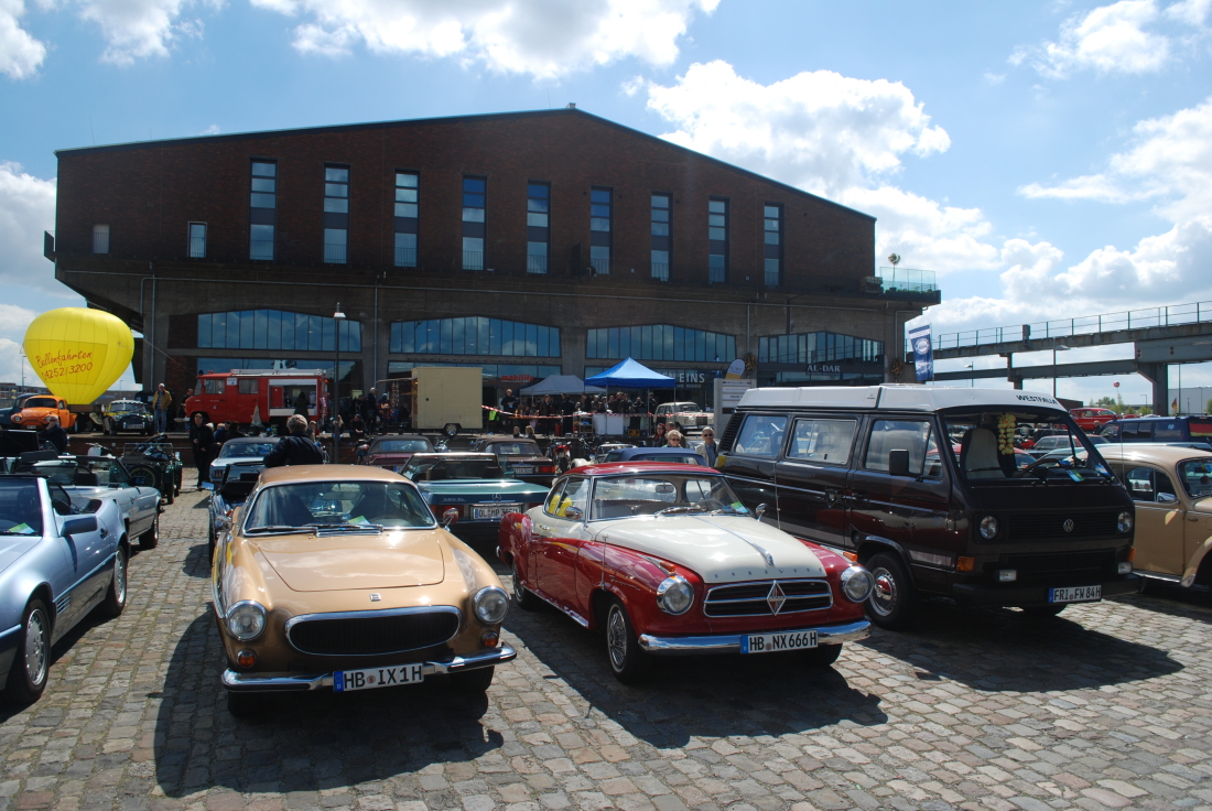 Im Bremer Oldtimerzentrum im Schuppen Eins können klassische Fahrzeuge besichtigt werden.