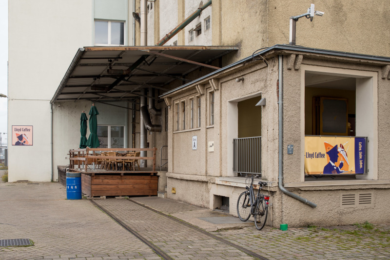 Eingangsbereich vom Lloyd Caffee am Fabrikenufer Eingangsbereich vom Lloyd Caffee am Fabrikenufer