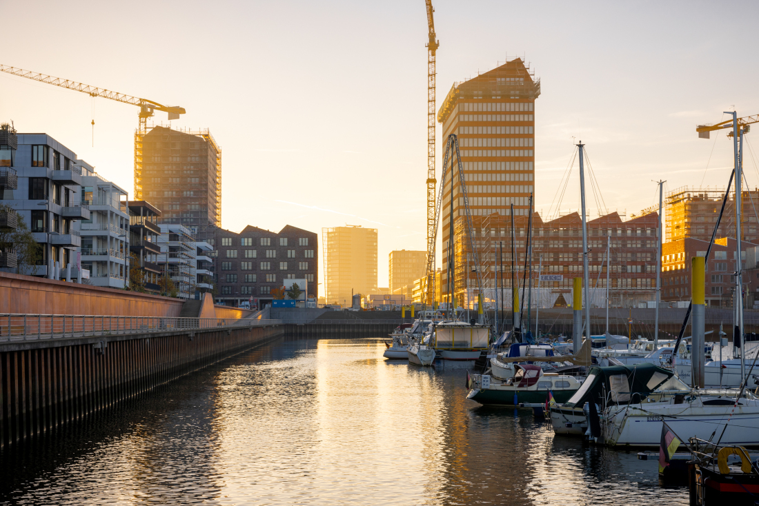 Europahafenkopf mit der Marina im Vordergrund