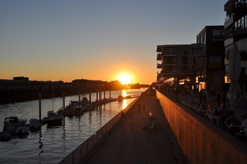 Die Marina am Europahafen in Abendstimmung