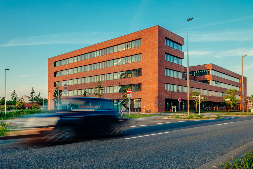 Hauptzollamt, Bürogebäude in der Überseestadt