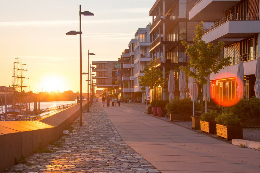  Sonnenuntergang am Europahafen