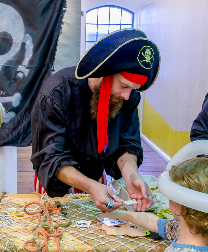 Ein Pirat auf dem Maritimen Familientag bei Piratenpatent