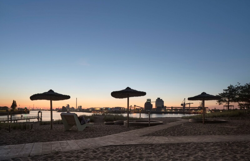 Waller Sand beach park at dusk