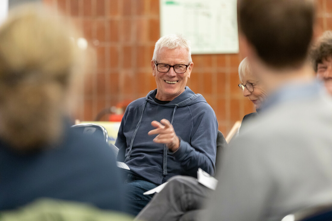 Teilnehmender an einem Workshop bei der Diskussion 