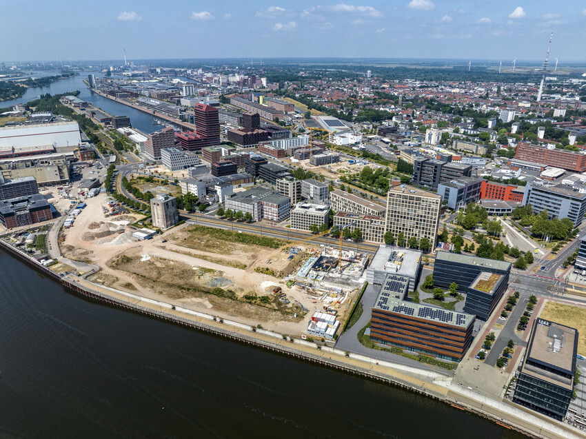 Das Quartier Überseeinsel zwischen Weser und Europahafen aus der Luft. Das Quartier Überseeinsel zwischen Weser und Europahafen aus der Luft.