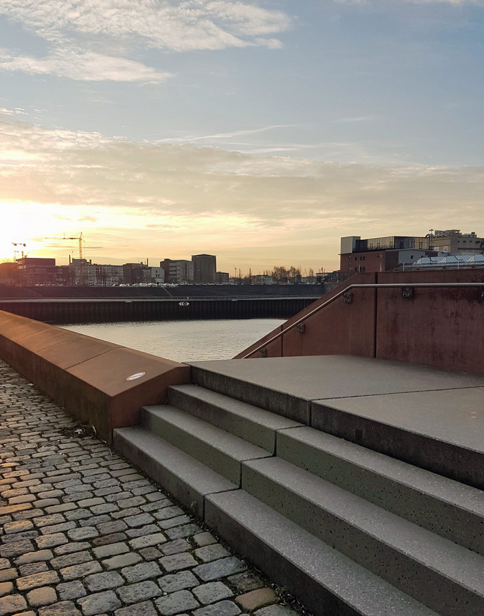 Treppenstufen am Europahafen