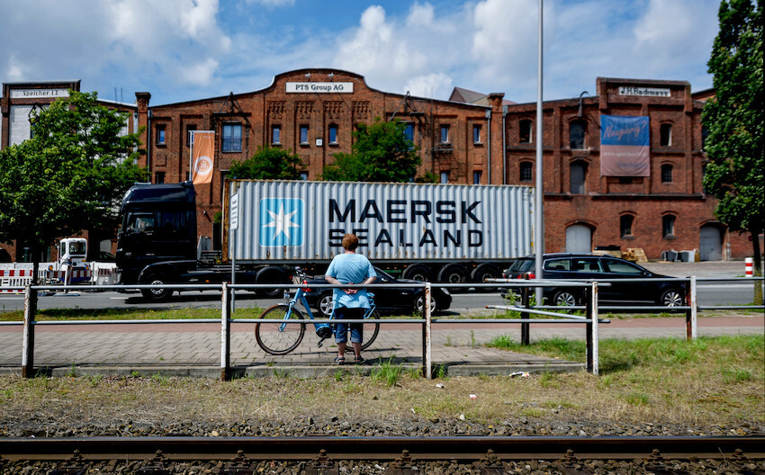 In der Überseestadt existieren Industrie, Hafenwirtschaft, Wohnen und Gewerbe nebeneinander