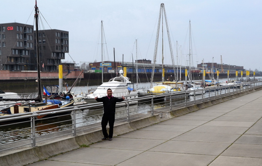 Mohamed Subry vor der Marina am Europahafen, an der sich sein Restaurant Jaya befindet Mohamed Subry vor der Marina am Europahafen, an der sich sein Restaurant Jaya befindet