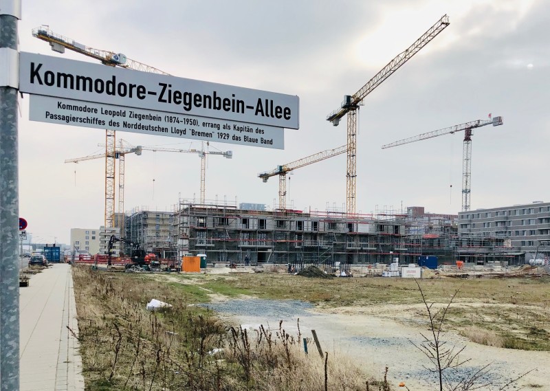 Die nach Leopold Ziegenbein benannte Straße kreuzt die Herzogin-Cecilie-Allee. Die nach Leopold Ziegenbein benannte Straße kreuzt die Herzogin-Cecilie-Allee.