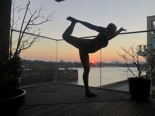 Evelyn Wendt macht Yoga Evelyn Wendt macht Yoga